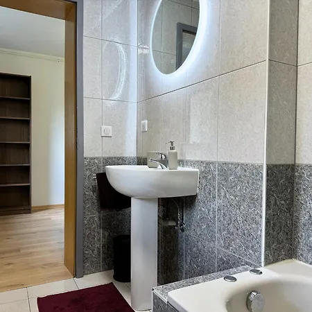 Convenient With Private Parking, Smart Tv & Bike Trails Nearby Appartement *
